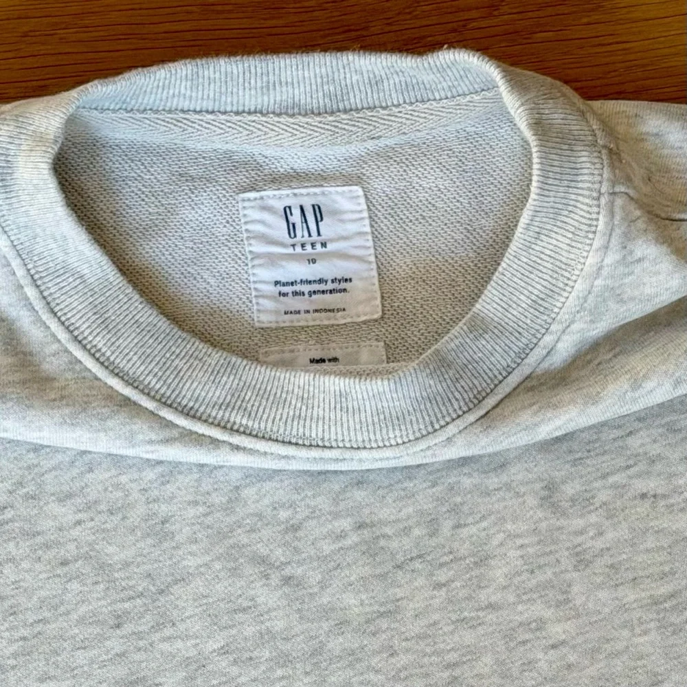 Gap Girls Cropped Boxy Fit Sweatshirt Terry HeatherOatmeal/Gray Medium 10/12 EUC